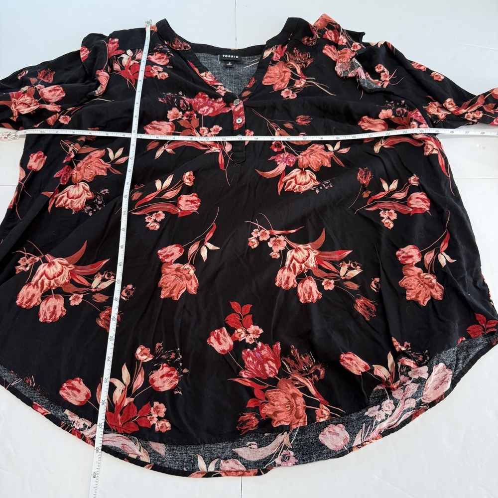 Torrid Black Floral Challis Ruffle Trim Pullover Top Size 3X - Picture 10 of 12